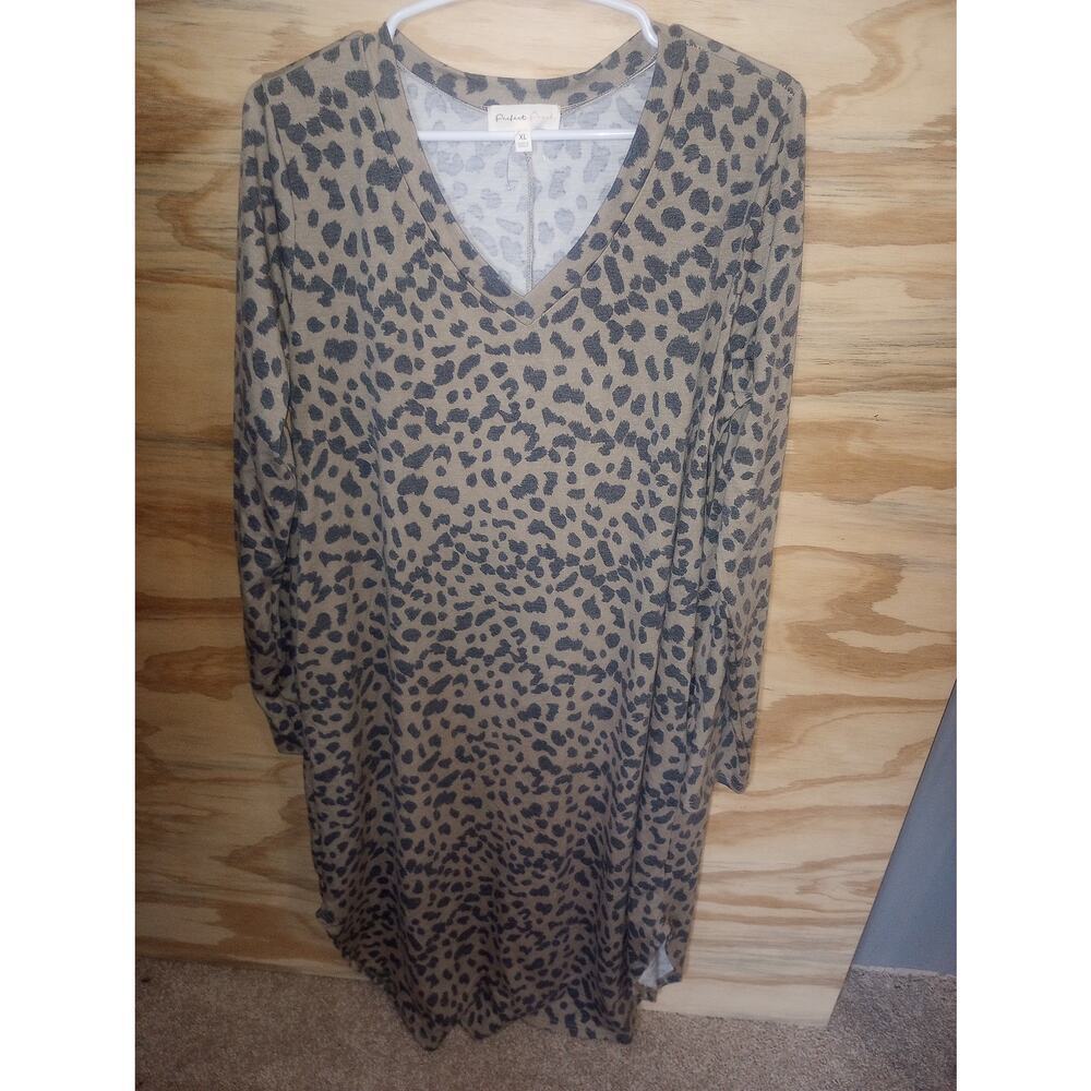 Women's Leopard Vneck Perfect Peach Dress XL‎